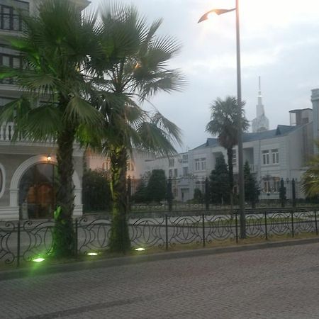 Nini'S Apartments Батуми Екстериор снимка