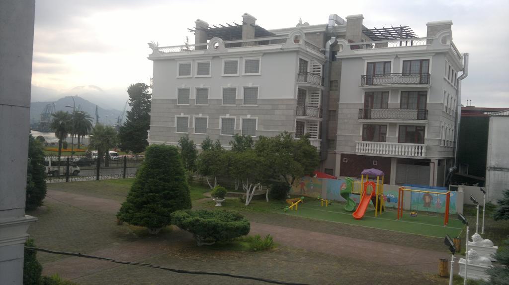 Nini'S Apartments Батуми Екстериор снимка